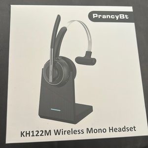 Wireless headphones with Bluetooth, charging station, microphone and USB connect
